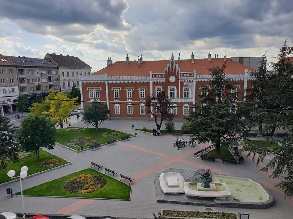 Hulk Apartment Vrsac Luaran gambar